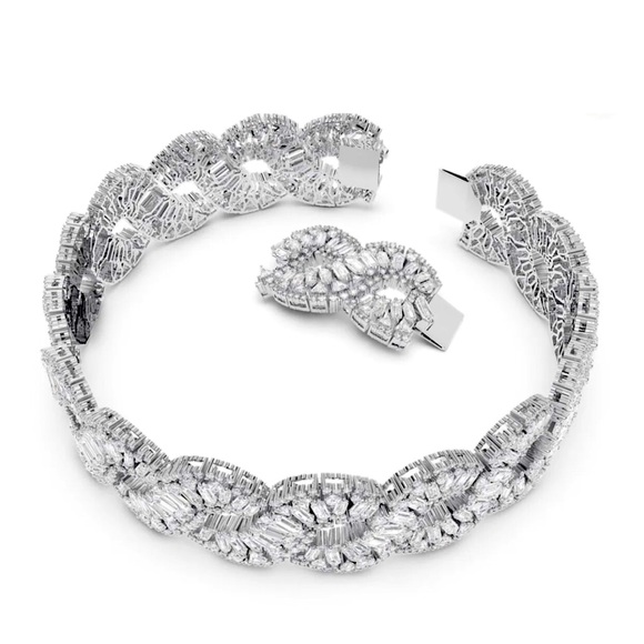 Authentic Swarovski Hyberbola Choker. New. $2000 - Picture 4 of 15